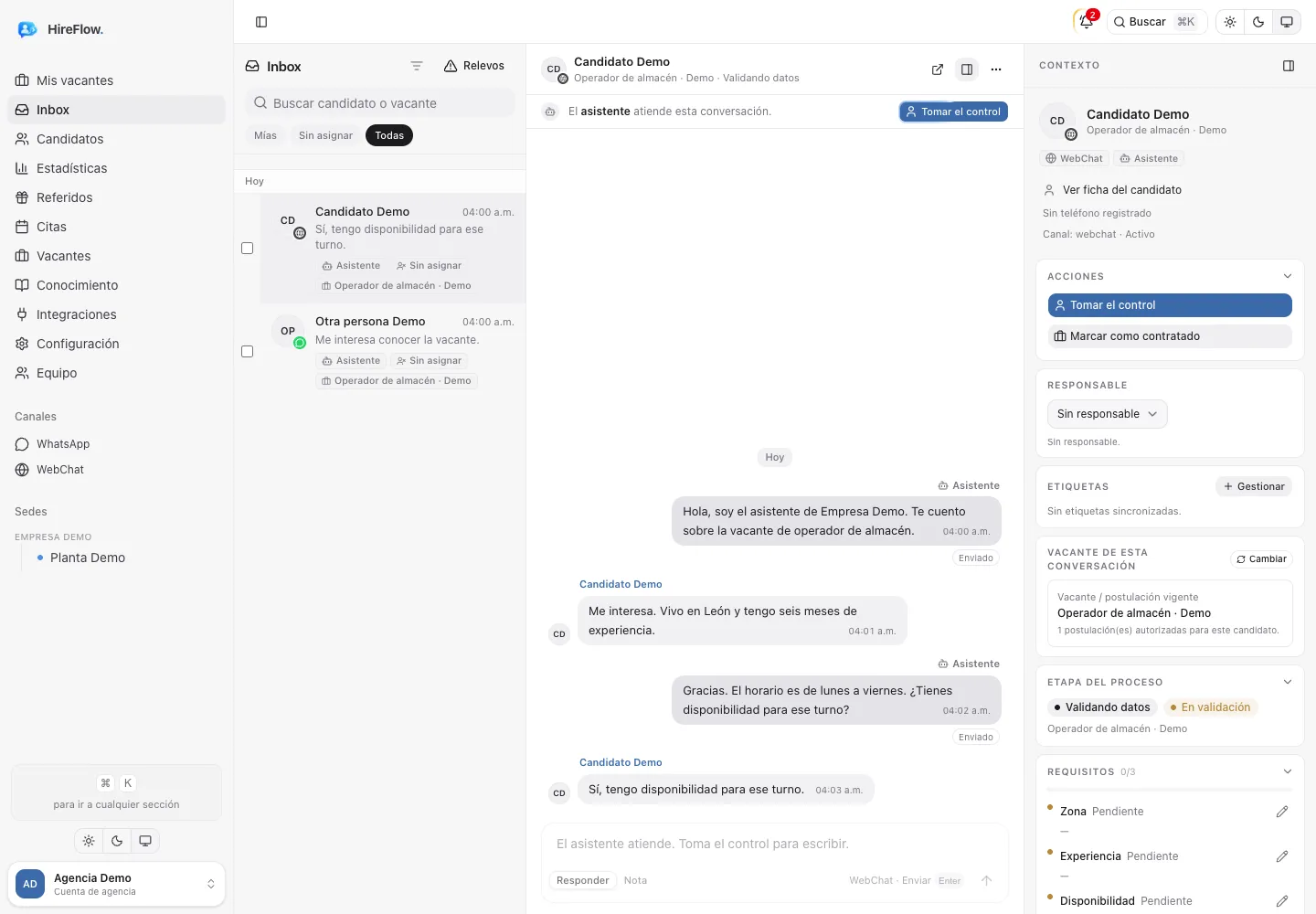 Inbox con lista, chat y panel de contexto